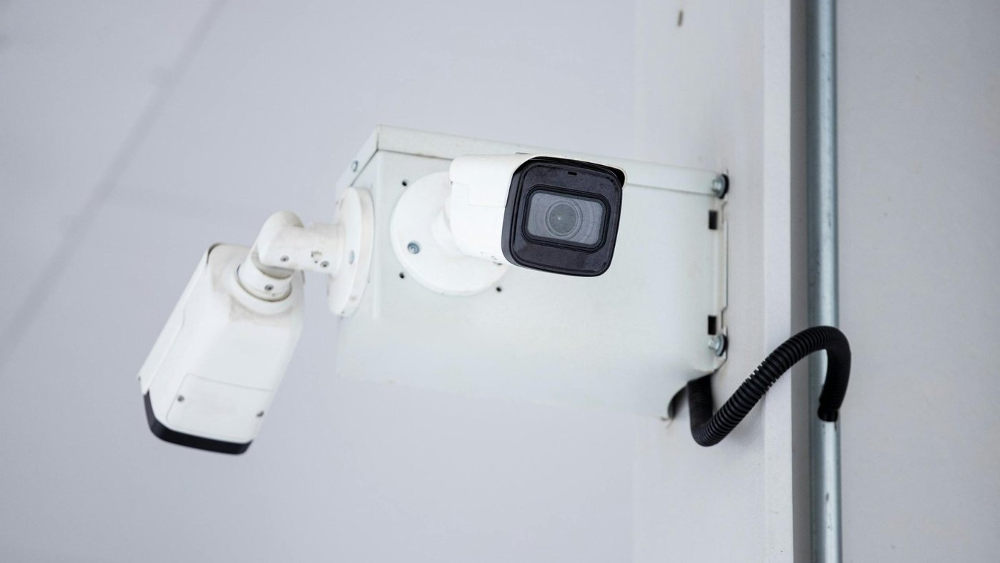 Cámaras de seguridad CCTV instaladas en planta industrial