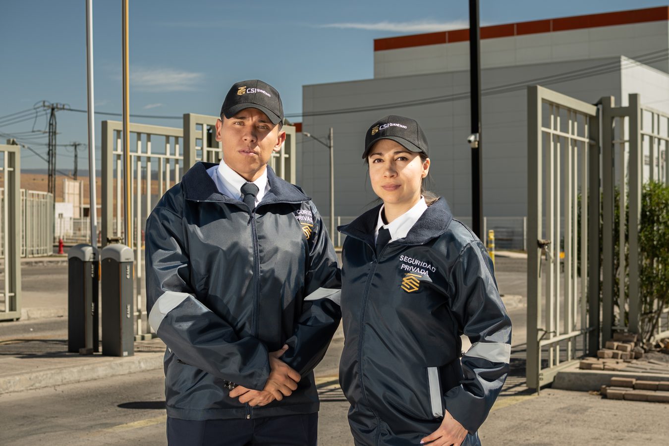 Guardia CSI Querétaro controlando acceso en instalación industrial